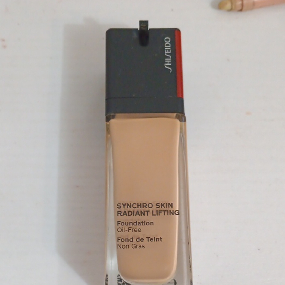 Shiseido Synchro Skin Radiant Lifting Foundation - Cream SOLD